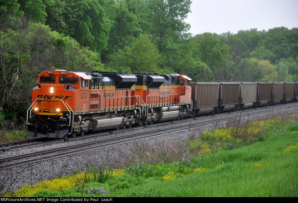 Empty coal train eases west down the siding